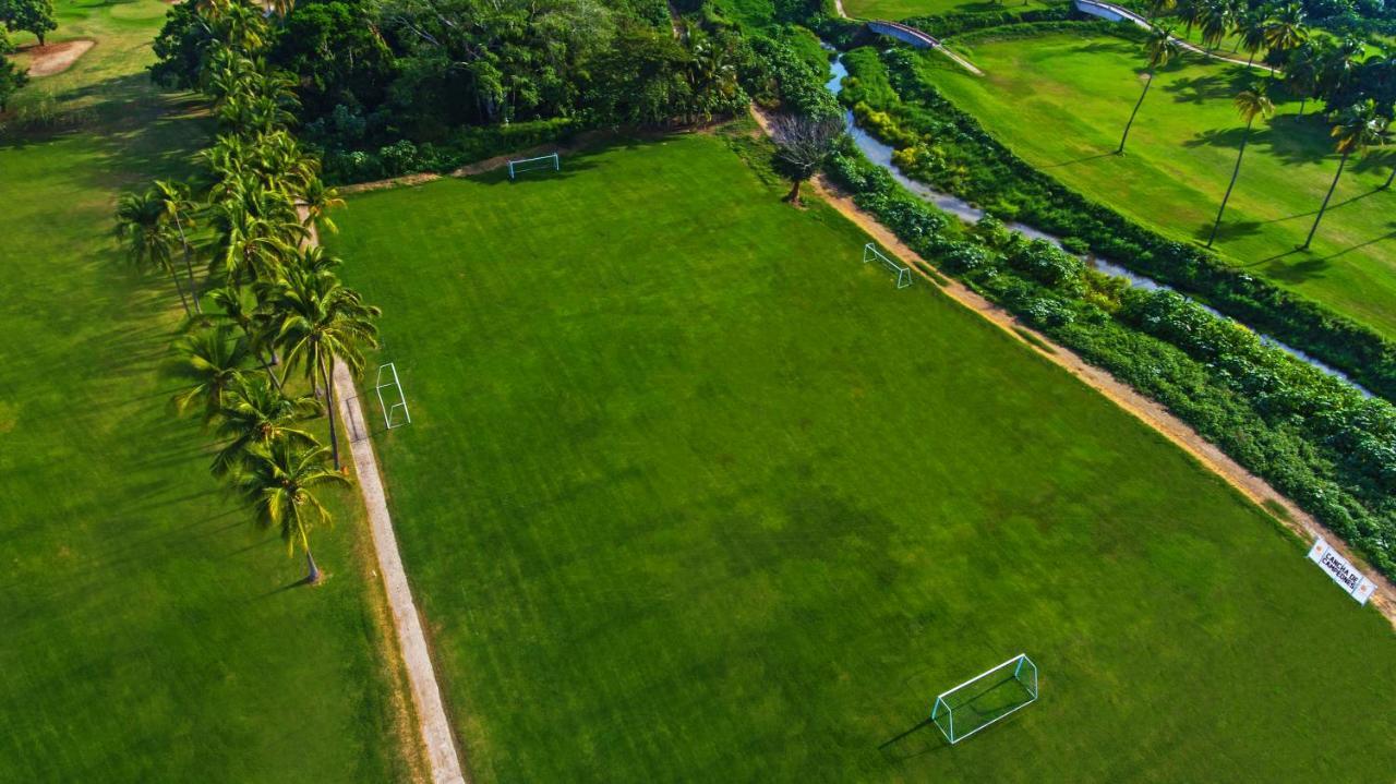 Las Hadas By Brisas Мансанильо Экстерьер фото Aerial view of the football field