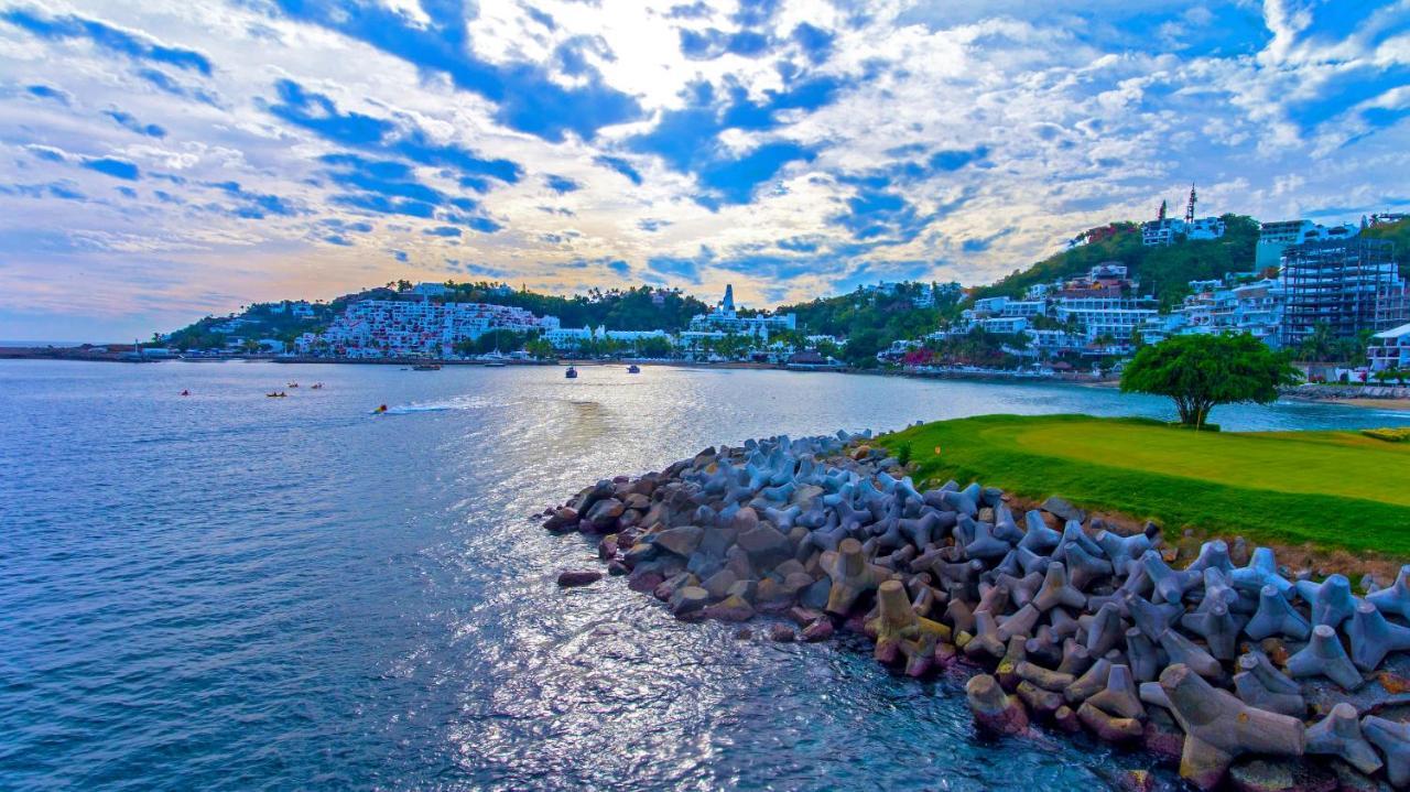 Las Hadas By Brisas Мансанильо Экстерьер фото View of the town from the ferry