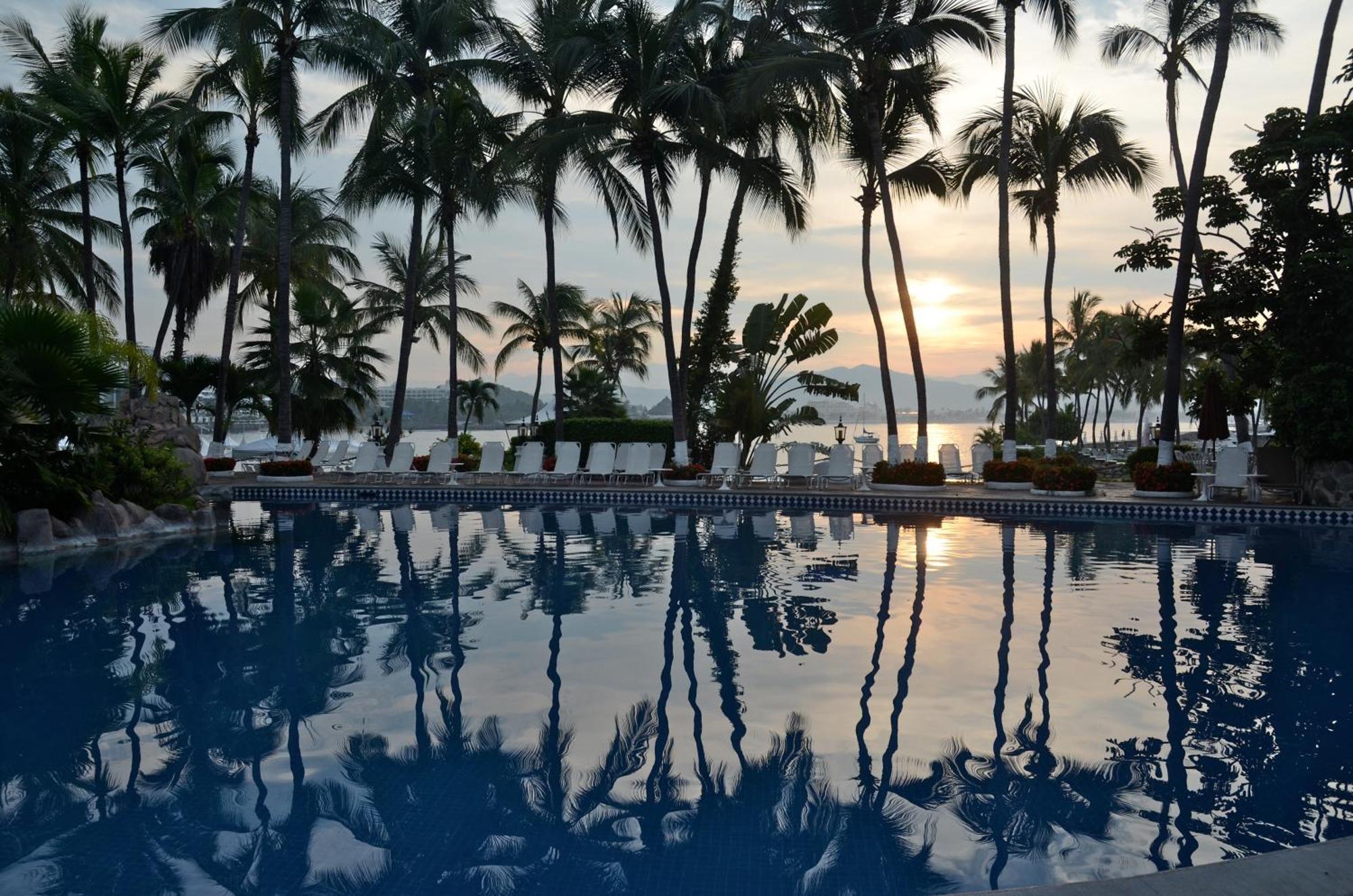 Las Hadas By Brisas Мансанильо Экстерьер фото Sunset at the InterContinental Resort