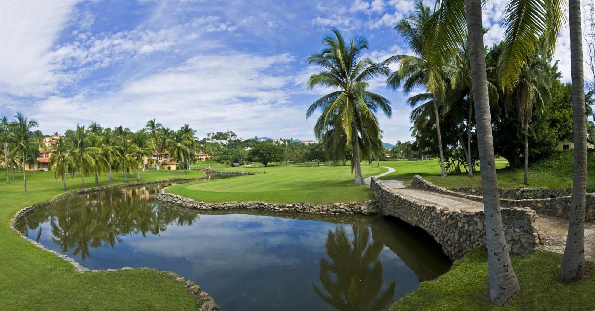 Las Hadas By Brisas Мансанильо Экстерьер фото Golf course at the Royal Malaysian Police Officers' Club