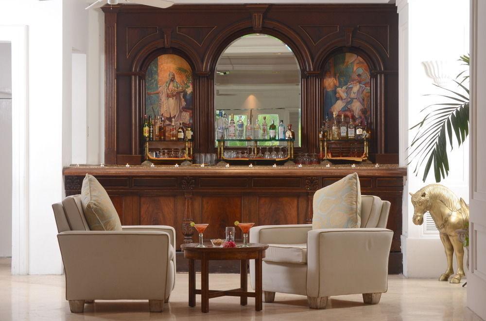 Las Hadas By Brisas Мансанильо Экстерьер фото The bar at the Four Seasons Hotel, Miami