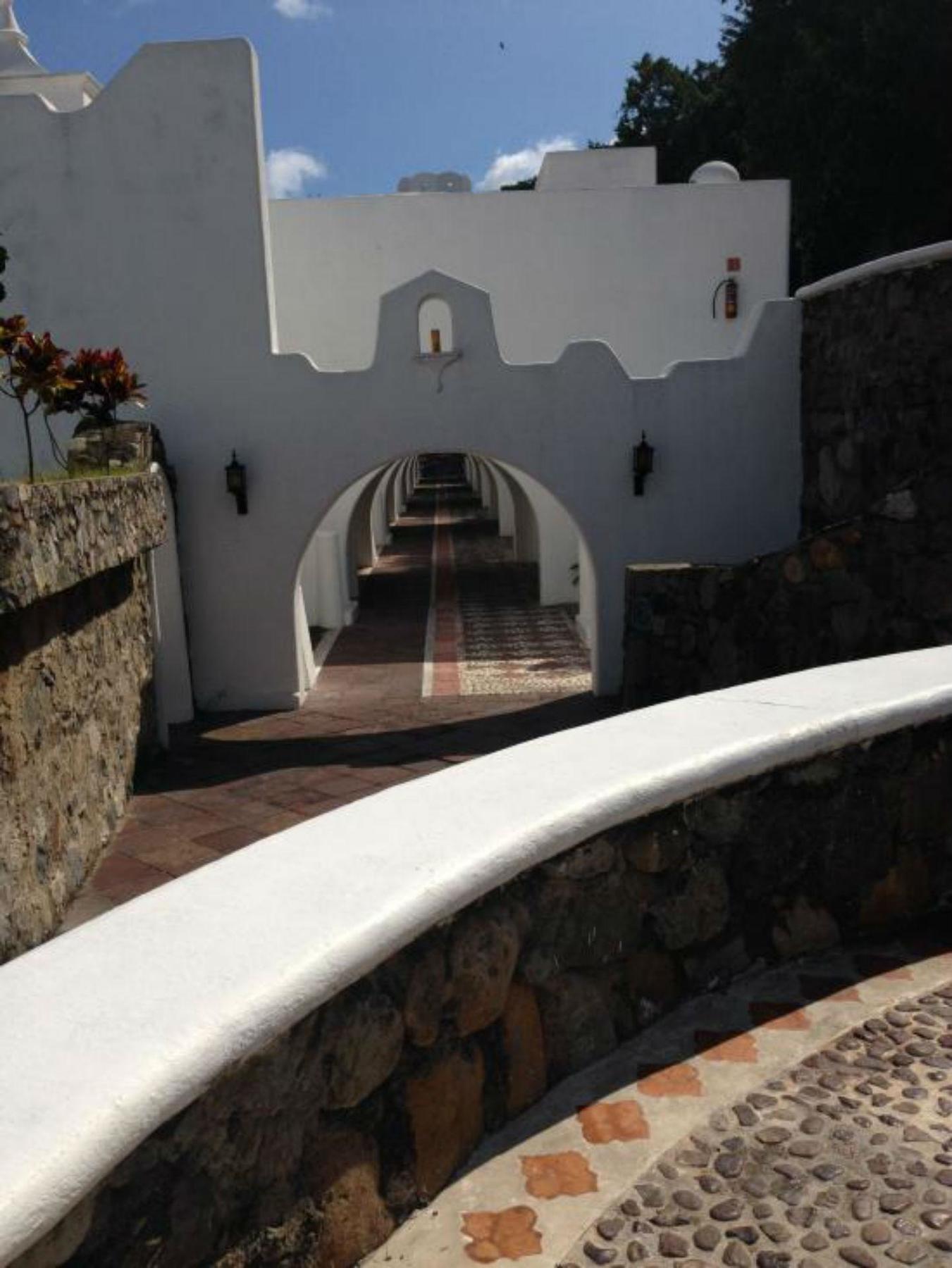 Las Hadas By Brisas Мансанильо Экстерьер фото Entrance to the fort
