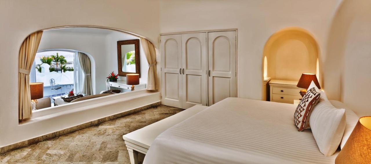 Las Hadas By Brisas Мансанильо Экстерьер фото A bedroom at the resort