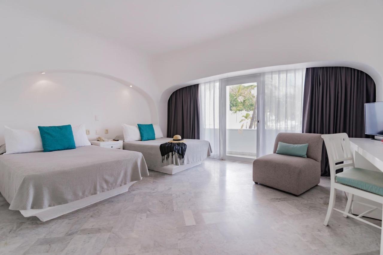 Las Hadas By Brisas Мансанильо Экстерьер фото A room at the hotel